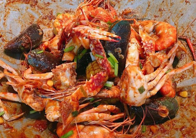 204/33 ถนนราษฎร์อุทิศ 200ปี ตำบลป่าตอง อำเภอกะทู้ ภูเก็ต 83150