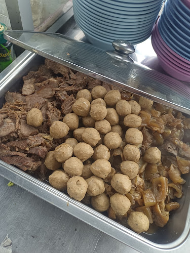 ก๋วยเตี๋ยวเนื้อฮาลาล พิษณุโลก - การบริการอาหารและที่พัก