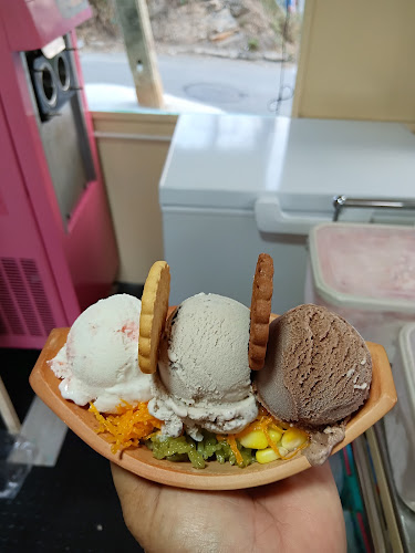 ร้านไอศครีมพายเรือ