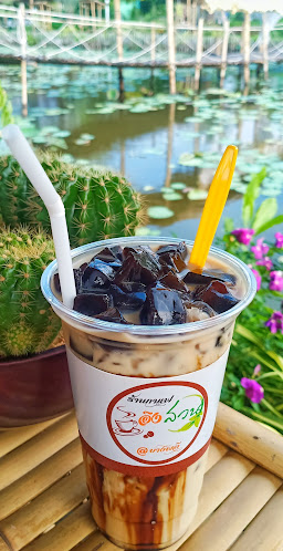 ร้านกาแฟอิงสวน ณ บางพลี คาเฟ่ในสวนสวยริมบ่อบัว - การบริการอาหารและที่พัก