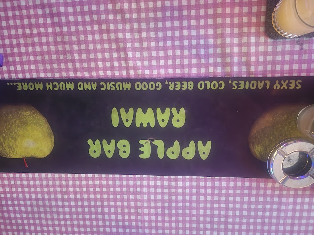 Opinii despre Phuket Apple Bar Rawai în อำเภอเมืองภูเก็ต - การบริการอาหารและที่พัก