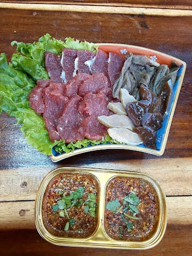 ร้านลาบอุบล,เนื้อ,เป็ด,หมู,ปลา - การบริการอาหารและที่พัก