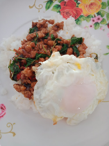 ครัวพี่น้องกลางซอย - การบริการอาหารและที่พัก