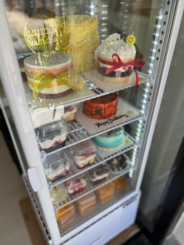 Kiss.The Cake คิส.เดอะเค้ก เค้กวันเกิดรังสิต - การบริการอาหารและที่พัก