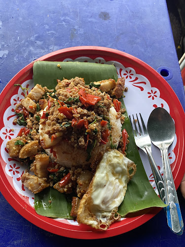 เจ๊นางกระเพราถาด - การบริการอาหารและที่พัก