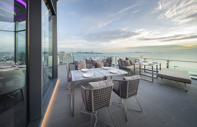 Sola Luna Rooftop Restaurant - การบริการอาหารและที่พัก