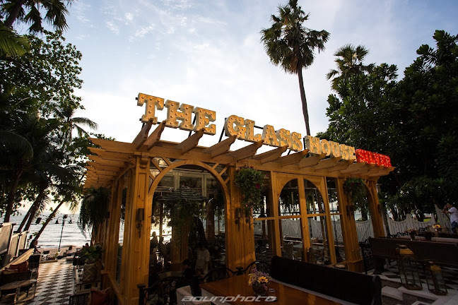 เดอะกลาสเฮ้าส์ ซิลเวอร์ - การบริการอาหารและที่พัก