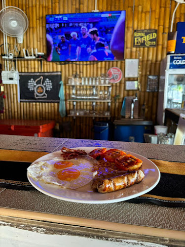 Chalong Pier Restaurant & Sports Bar - อำเภอเมืองภูเก็ต