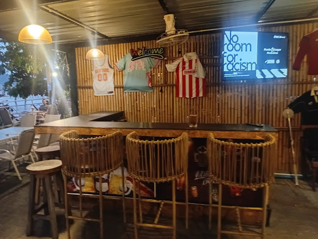 Chalong Pier Restaurant & Sports Bar - อำเภอเมืองภูเก็ต