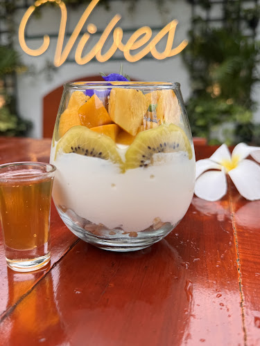 ไวบส์ แอท ราไวย์ บีช - อำเภอเมืองภูเก็ต