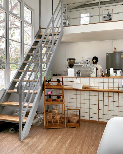 35 ถ. ไผ่เตยใต้ ตำบลห้วยจรเข้ อำเภอเมืองนครปฐม นครปฐม 73000