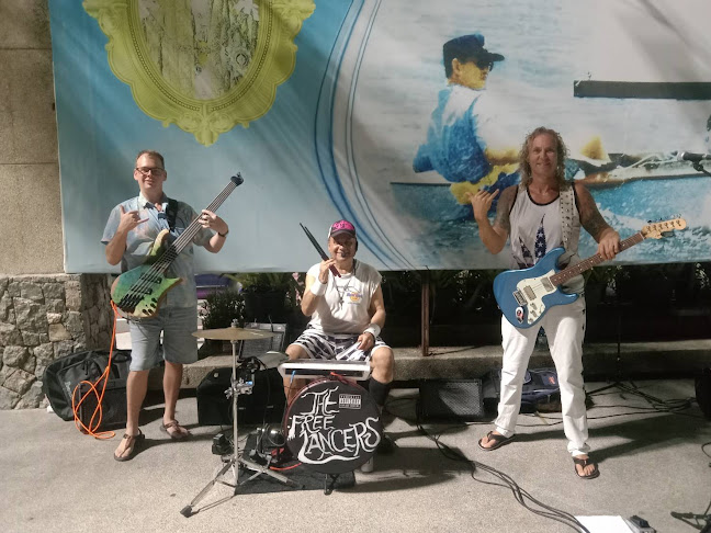 BOBBY BLUES BAR - การบริการอาหารและที่พัก