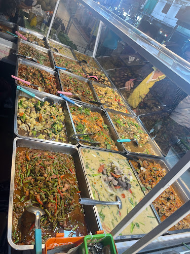 ร้านแม่สุดใจแกงสด สาขาตลาดหัวรถไฟ - การบริการอาหารและที่พัก