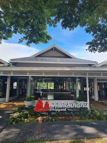 Opinii despre ชลาสินธุ์ชิปยาร์ด (Shalasindhu Shipyard) / อู่ต่อเรือเถ้าแก่เทียน în อำเภอเมืองระยอง - การบริการอาหารและที่พัก