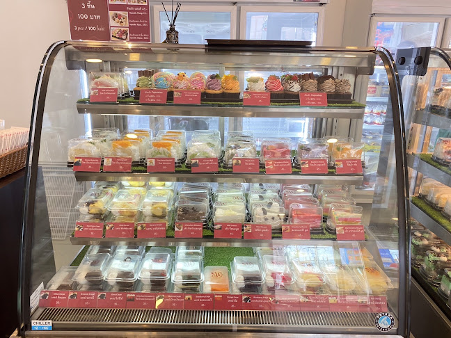 Common Cake Pattaya Sukhumvit - การบริการอาหารและที่พัก