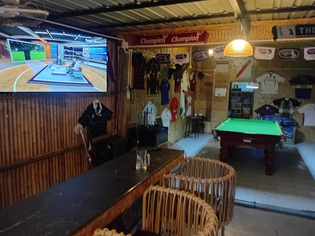 Chalong Pier Restaurant & Sports Bar - อำเภอเมืองภูเก็ต