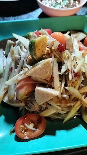 Opinii despre ร้าน ลาบส้มตำชัยภูมิ เจ้าเก่า (สามแยกหัวทะเลโคราช) în อำเภอเมืองนครราชสีมา - การบริการอาหารและที่พัก