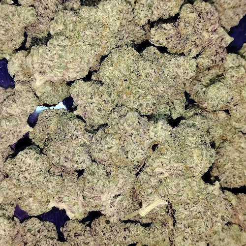 ทรัพย์เพิ่มพูน420 World of Cannabisและร้านขายของชำ - การบริการอาหารและที่พัก