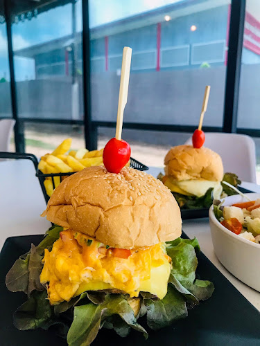 ร้านอาหารไทย - การบริการอาหารและที่พัก