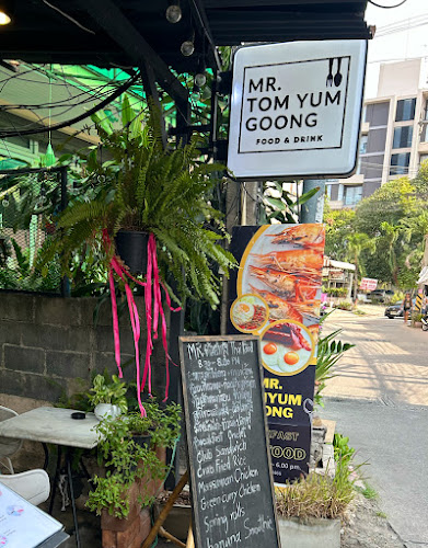 Mr. ต้มยำกุ้ง (Mr. Tom Yum Goong) - อำเภอบางละมุง
