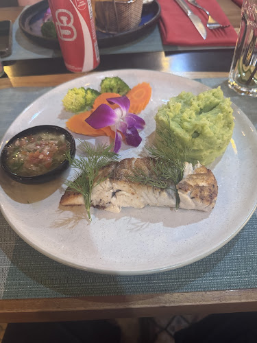 The Place Phuket - การบริการอาหารและที่พัก