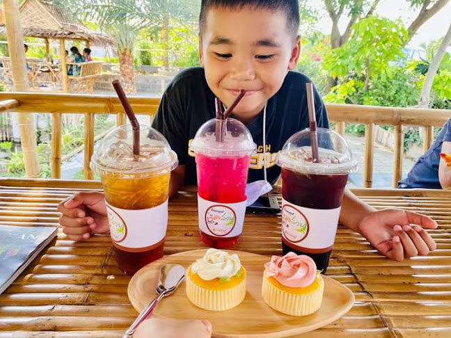 ร้านกาแฟอิงสวน ณ บางพลี คาเฟ่ในสวนสวยริมบ่อบัว - การบริการอาหารและที่พัก