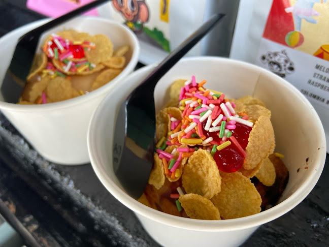 Rey coffee and slowbar - การบริการอาหารและที่พัก