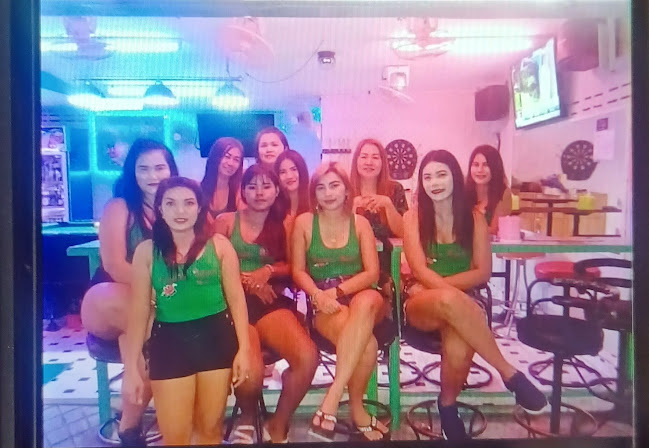 Happy Apple Bar - การบริการอาหารและที่พัก