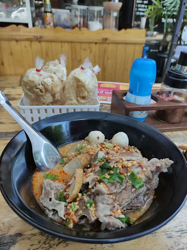 Opinii despre ก๋วยเตี๋ยวต้มยำเข้าเส้น - Khaozen noodles în อำเภอบางละมุง - การบริการอาหารและที่พัก