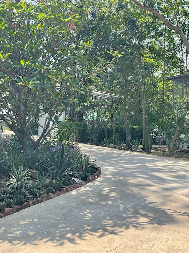 Le Petit Jardin - การบริการอาหารและที่พัก