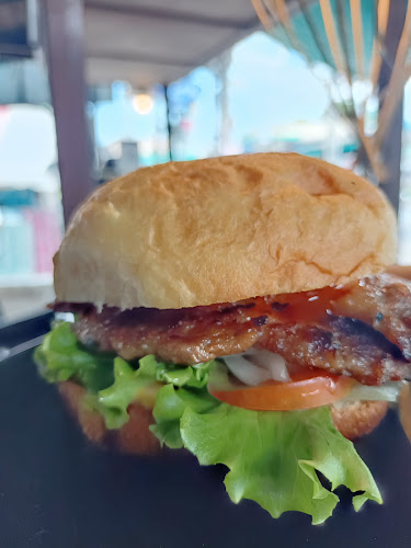 T&P Burger เตาถ่าน - การบริการอาหารและที่พัก