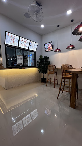Five Loaves Burger :Patong - การบริการอาหารและที่พัก