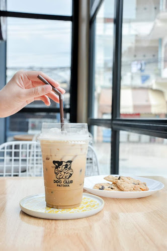 Opinii despre Dog Club Pattaya în อำเภอบางละมุง - การบริการอาหารและที่พัก