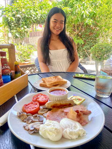 Opinii despre Maybelle's Coffee Garden - Restaurant & Cafe în อำเภอเมืองภูเก็ต - การบริการอาหารและที่พัก