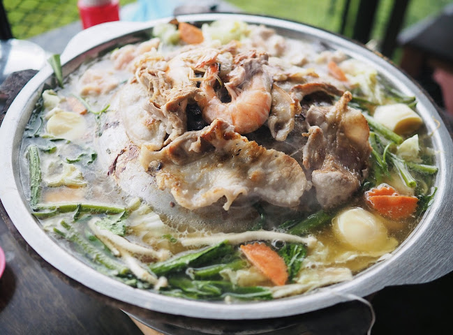 คอนโดหมูกระทะ - การบริการอาหารและที่พัก
