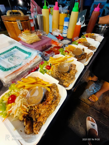 หลาดจี หน้าห้างภูเก็ตโกเซอร์รี่ ตลาดใหญ่ เมือง ภูเก็ต 83000