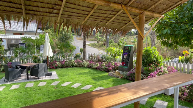 Maybelle's Coffee Garden - Restaurant & Cafe - การบริการอาหารและที่พัก