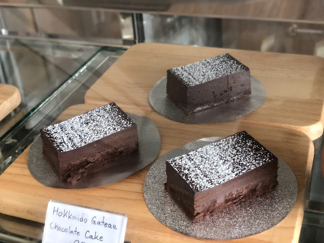 คาเฟ่แมวCat is - การบริการอาหารและที่พัก