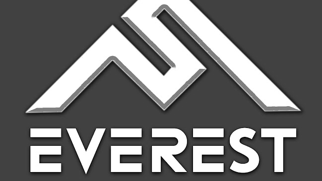 Everest Club Pattaya - การบริการอาหารและที่พัก