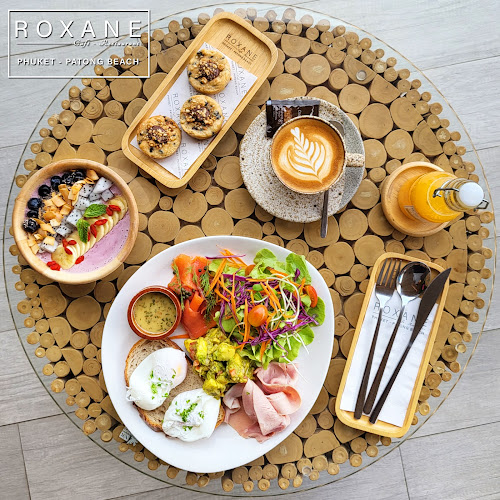 Roxane Cafe & Restaurant Jungceylon - การบริการอาหารและที่พัก