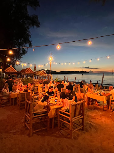 Golden Fish Seafood Restaurant - การบริการอาหารและที่พัก