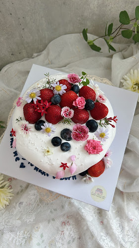 Kiss.The Cake คิส.เดอะเค้ก เค้กวันเกิดรังสิต - การบริการอาหารและที่พัก