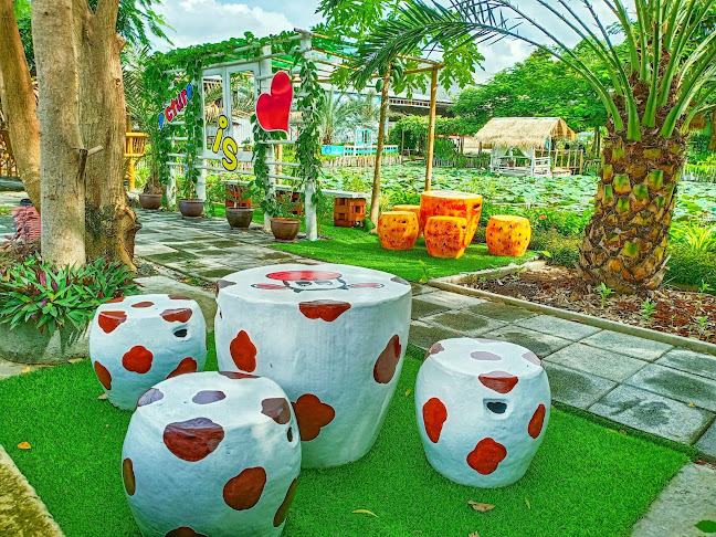 ร้านกาแฟอิงสวน ณ บางพลี คาเฟ่ในสวนสวยริมบ่อบัว - อำเภอบางพลี