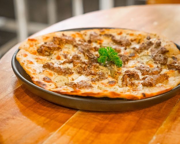 ไวบส์ แอท ราไวย์ บีช