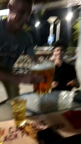 Opinii despre Chalong Pier Restaurant & Sports Bar în อำเภอเมืองภูเก็ต - การบริการอาหารและที่พัก