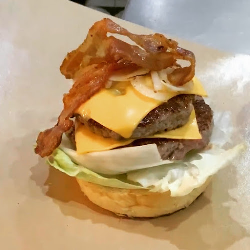 Opinii despre Five Loaves Burger :Patong în อำเภอกะทู้ - การบริการอาหารและที่พัก