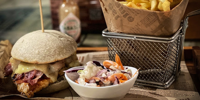 Hemingways (Jomtien) Restaurant & Bar