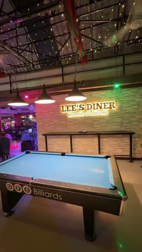 Lee's Diner Pattaya - การบริการอาหารและที่พัก