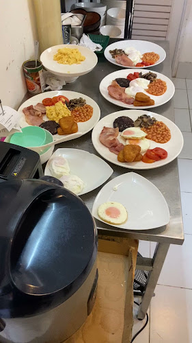 Opinii despre Maybelle's Coffee Garden - Restaurant & Cafe în อำเภอเมืองภูเก็ต - การบริการอาหารและที่พัก