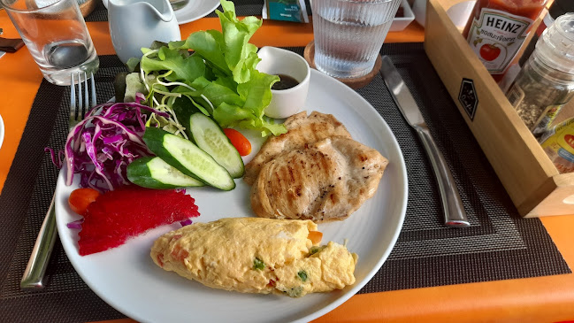 Chuz Cafe' - การบริการอาหารและที่พัก